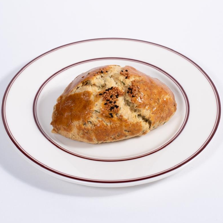 Savoury Dill & Cheddar Bun